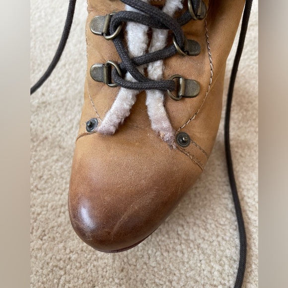 Sherpa Lines Leather Booties - Picture 5 of 11